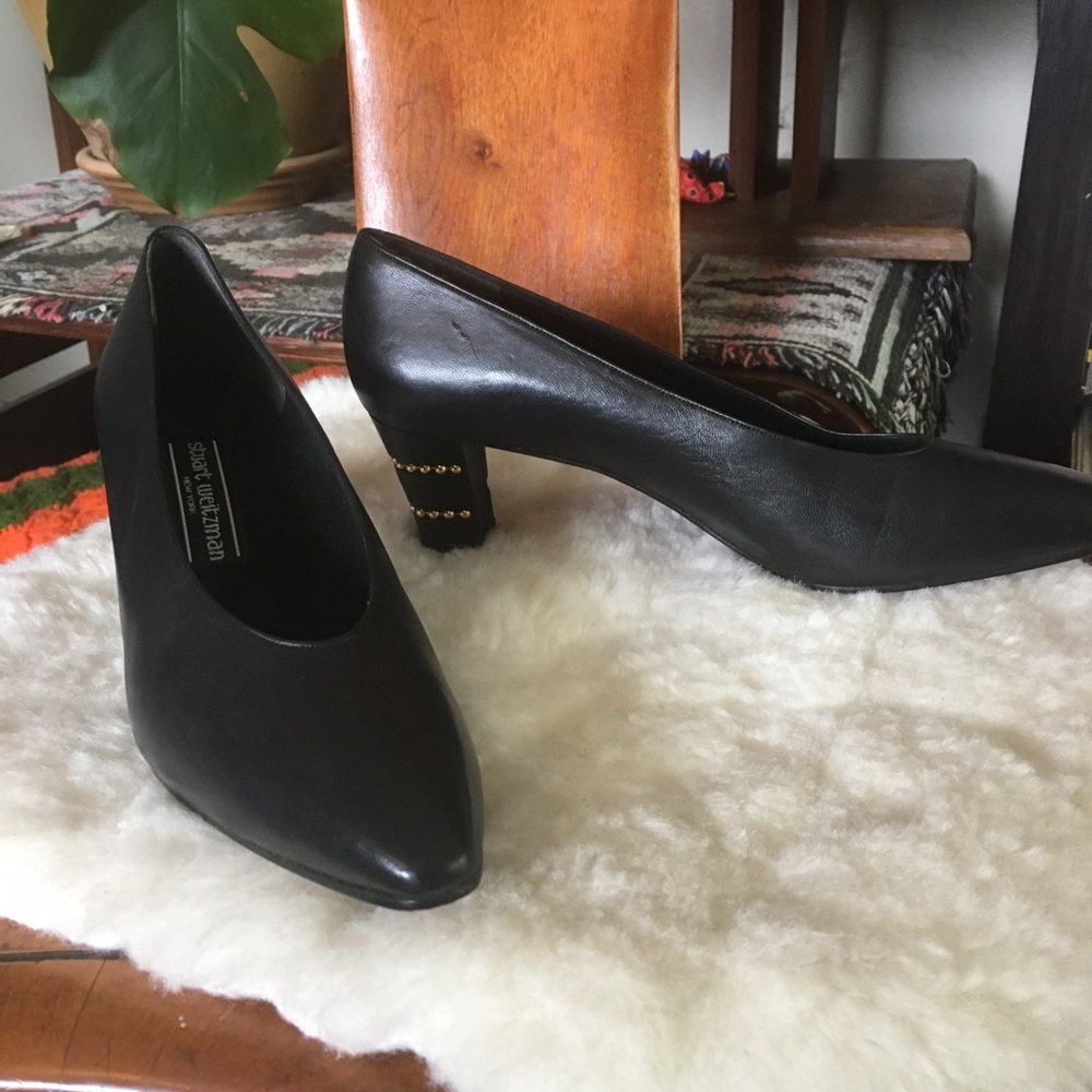 Stuart Weitzman gold and black leather pump